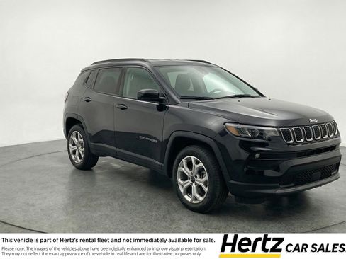 Used 2025 Jeep Compass Latitude AWD/4WD image 1