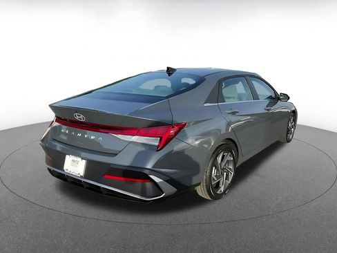 Used 2025 Hyundai Elantra SEL image 14