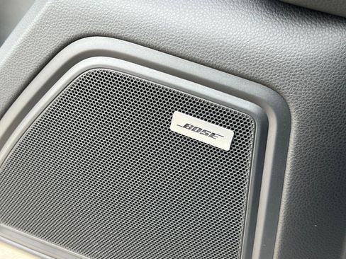 Certified 2025 Porsche Macan AWD/4WD image 30