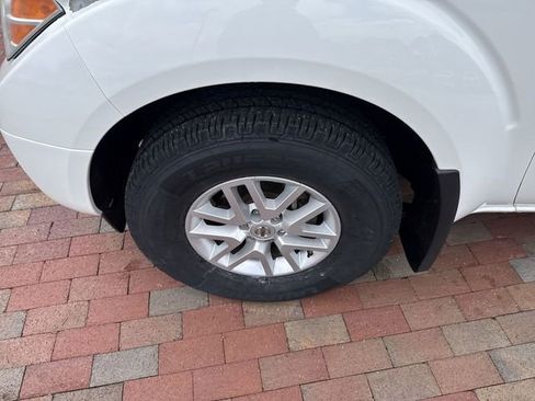 Used 2018 Nissan Frontier SV image 10