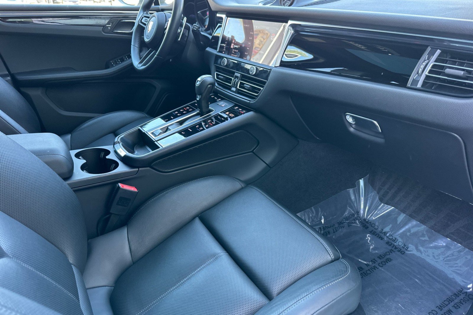 Certified 2023 Porsche Macan S AWD/4WD image 16
