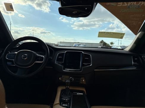 Used 2018 Volvo XC90 T6 Momentum w/ Convenience Package image 4