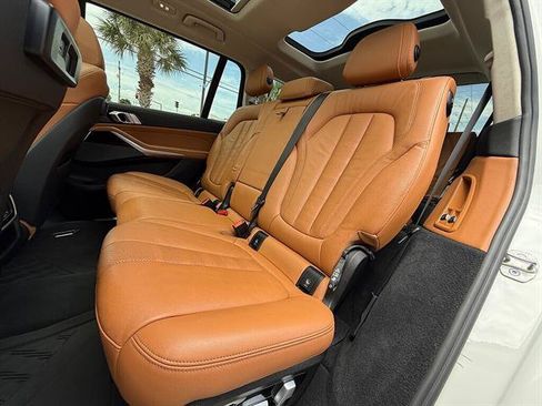 Used 2021 BMW X7 xDrive40i w/ Premium Package AWD/4WD image 11
