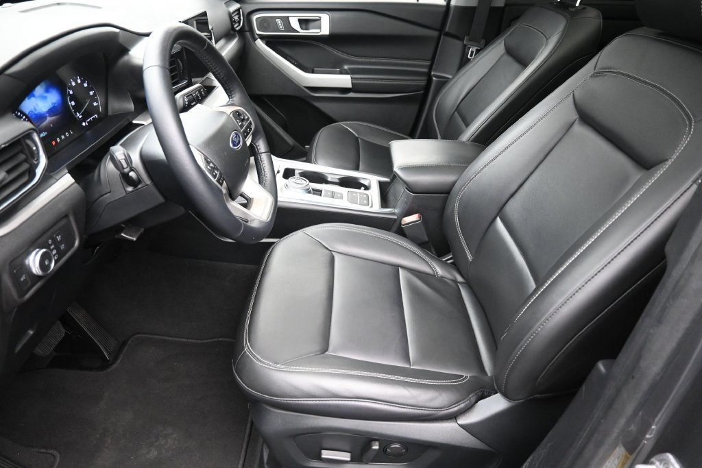 Certified 2022 Ford Explorer XLT w/ Equipment Group 202A RWD image 21