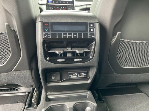 New 2025 Jeep Grand Cherokee L Limited w/ Luxury Tech Group II image 14