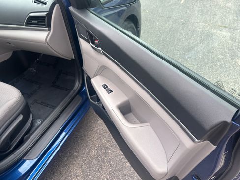Used 2020 Hyundai Elantra SE image 26