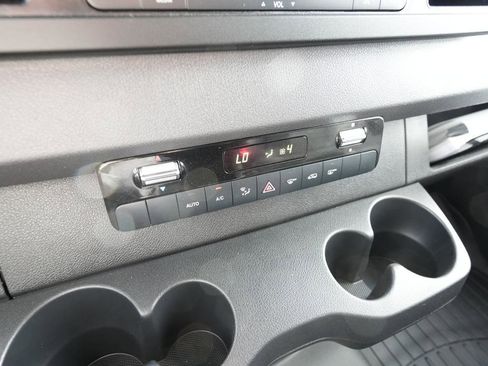 Used 2022 Mercedes-Benz Sprinter 144 Cargo image 10