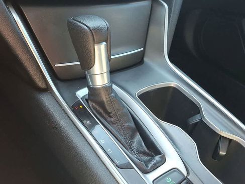 Used 2018 Honda Accord EX image 12