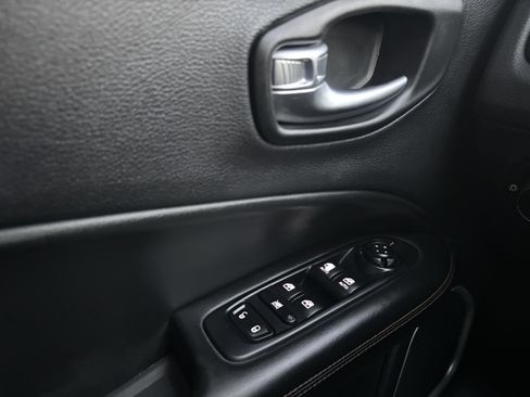 Used 2020 Jeep Compass Limited FWD image 20