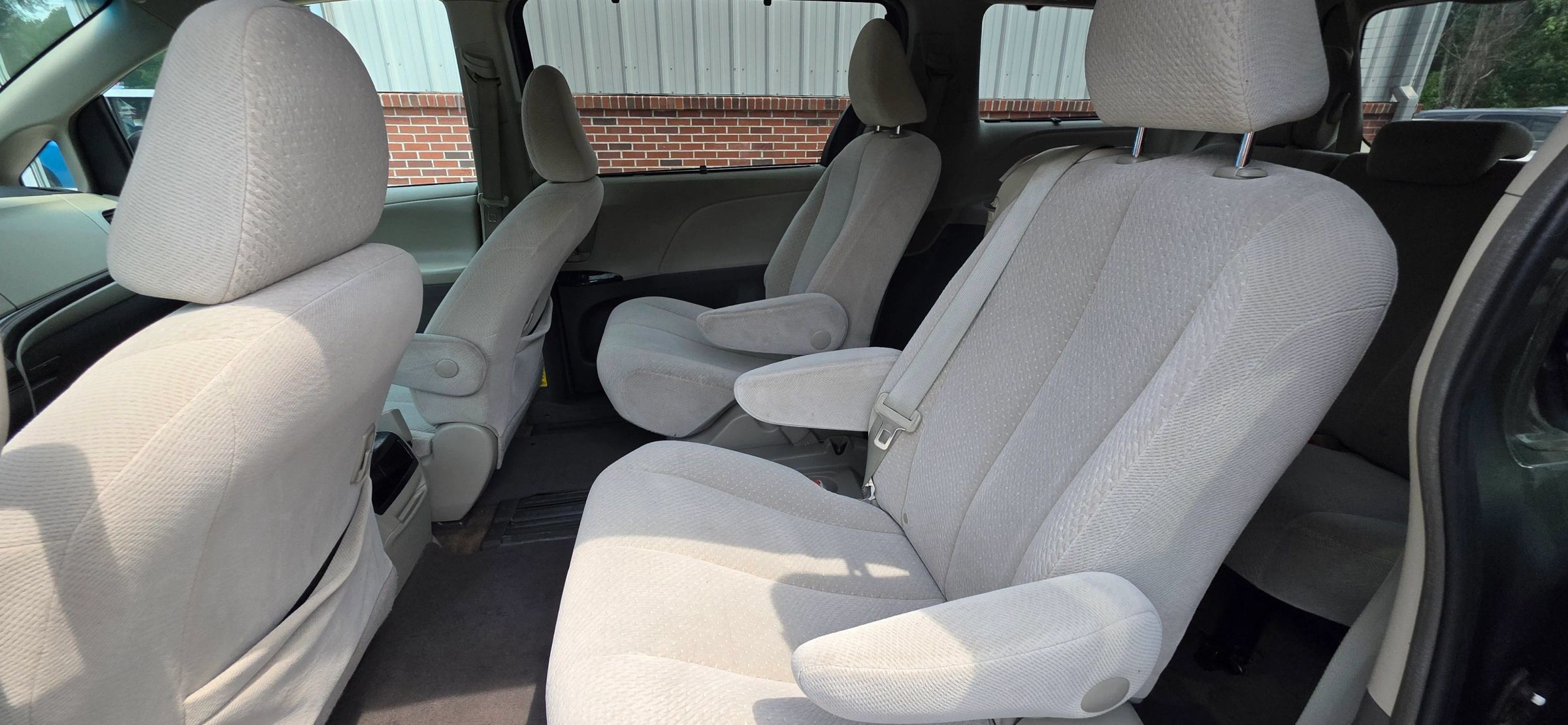 Used 2013 Toyota Sienna LE FWD image 17