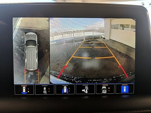 Used 2022 Chevrolet Suburban Z71 w/ Luxury Package image 25