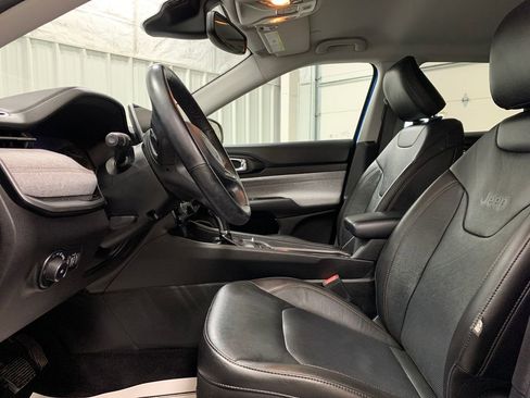 Used 2022 Jeep Compass Latitude image 4