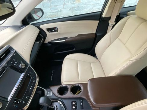 Used 2016 Toyota Avalon Touring image 20