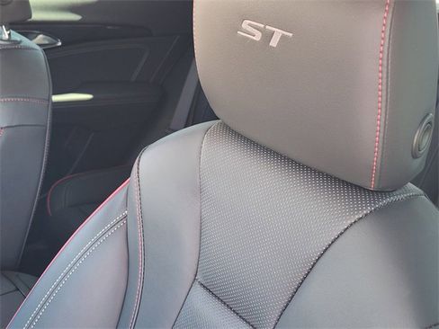 Used 2023 Buick Envision Essence w/ Sport Touring Package image 15