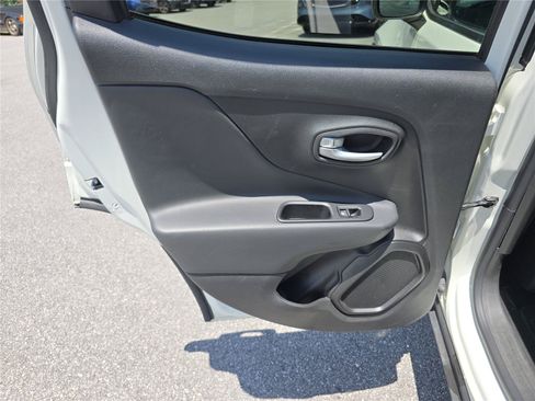 Used 2023 Jeep Renegade Latitude AWD/4WD image 13