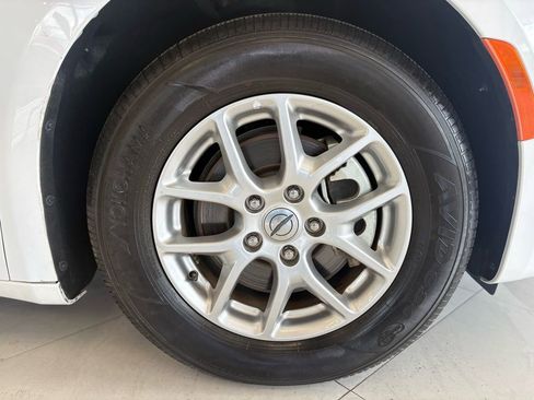Used 2024 Chrysler Pacifica Touring-L FWD image 42