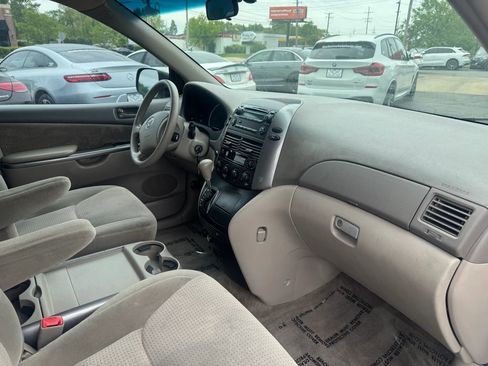 Used 2010 Toyota Sienna LE FWD image 18