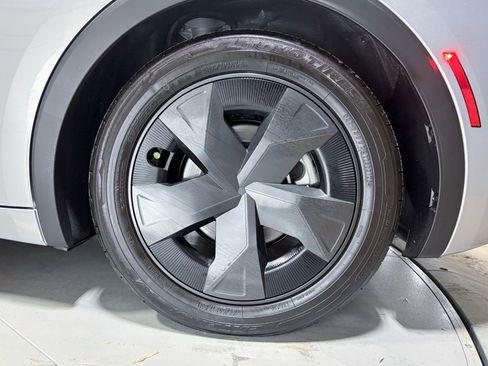 Used 2025 Toyota Prius Plug-In Hybrid image 25