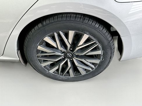 Used 2024 Nissan Altima 2.5 SV image 11