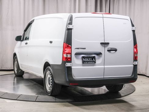 Used 2022 Mercedes-Benz Metris image 2