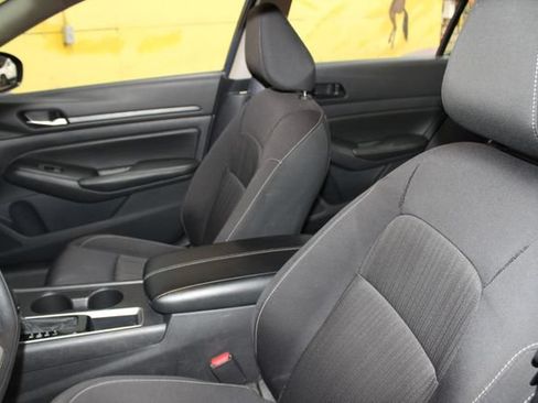 Used 2025 Nissan Altima 2.5 SV FWD image 16