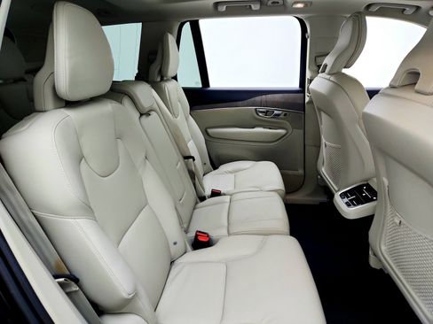 Used 2024 Volvo XC90 B6 Plus image 28