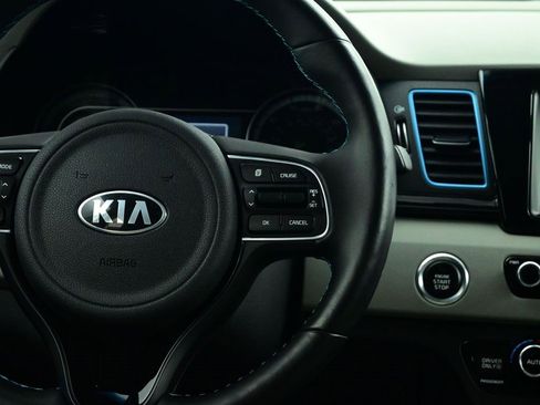 Used 2017 Kia Niro Touring image 11