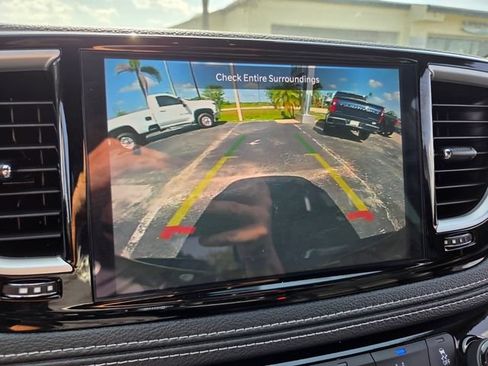 Used 2025 Chrysler Pacifica Select AWD/4WD image 26