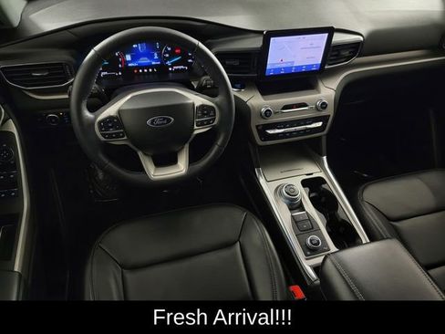 Used 2023 Ford Explorer XLT w/ Equipment Group 202A AWD/4WD image 32