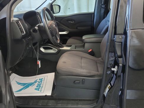 Used 2023 Nissan Frontier SV w/ Technology Package RWD image 11