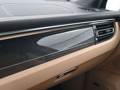 Certified 2026 Porsche Macan AWD/4WD image 23