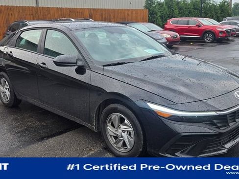 Certified 2025 Hyundai Elantra SE FWD image 1