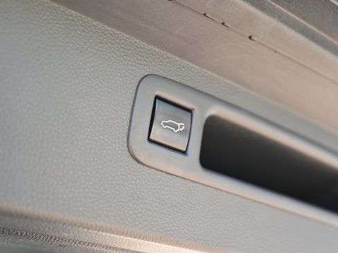 Used 2022 Toyota Highlander XSE AWD/4WD image 20