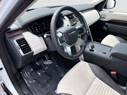 Certified 2025 Land Rover Discovery Dynamic SE AWD/4WD image 25