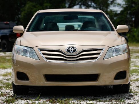 Used 2010 Toyota Camry LE FWD image 17