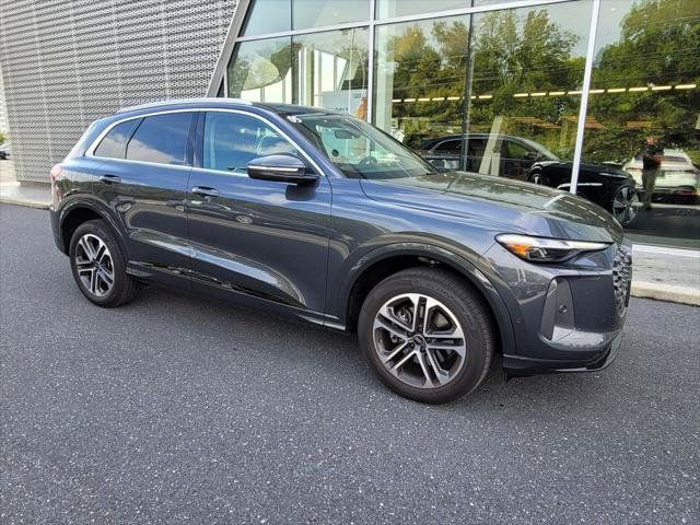 Certified 2025 Audi Q5 Premium AWD/4WD image 4