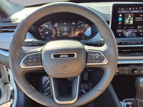 Used 2024 Jeep Compass Latitude image 12