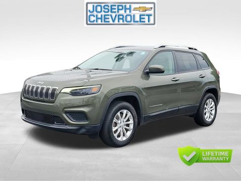 Used 2020 Jeep Cherokee Latitude w/ Cold Weather Group AWD/4WD image 2