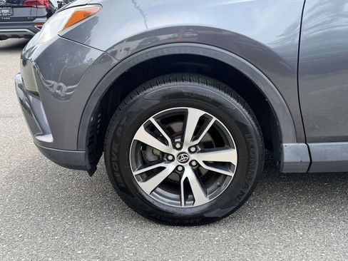 Used 2018 Toyota RAV4 XLE FWD image 12