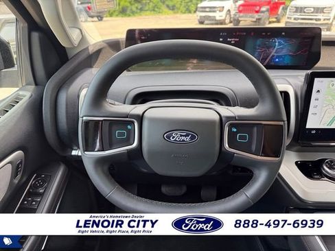 Used 2025 Ford Expedition Active RWD image 16