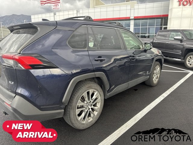 Used 2019 Toyota RAV4 XLE Premium w/ Cold Weather Package FWD image 9