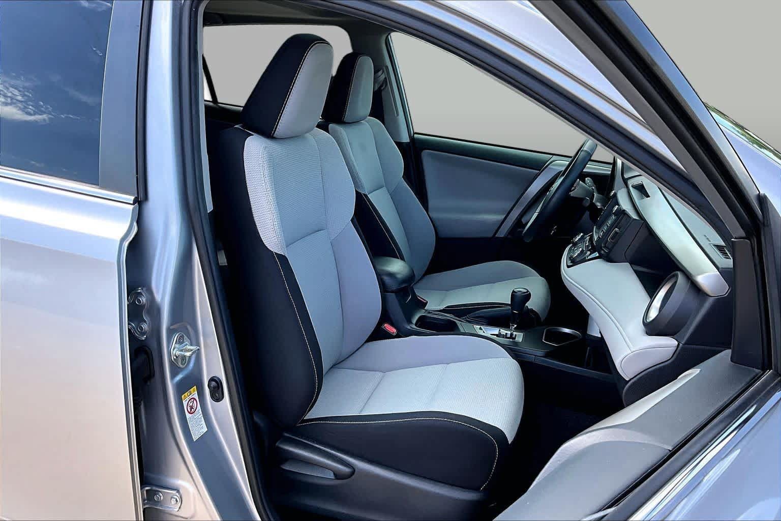 Used 2018 Toyota RAV4 XLE FWD image 9