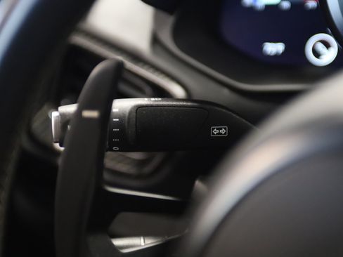 Used 2023 Aston Martin V8 Vantage Coupe RWD image 19