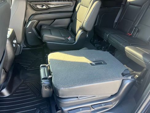 Used 2023 GMC Yukon XL Denali AWD/4WD image 16