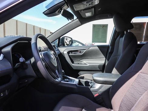 Used 2025 Toyota RAV4 SE image 19