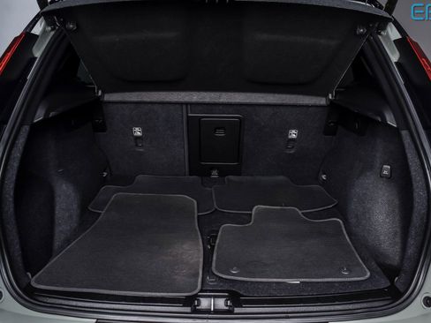 Used 2022 Volvo XC40 P8 Recharge Ultimate image 13