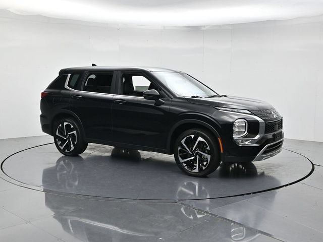 Used 2024 Mitsubishi Outlander SE AWD/4WD image 3