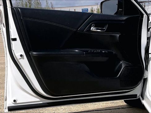 Used 2015 Honda Accord Sport image 21