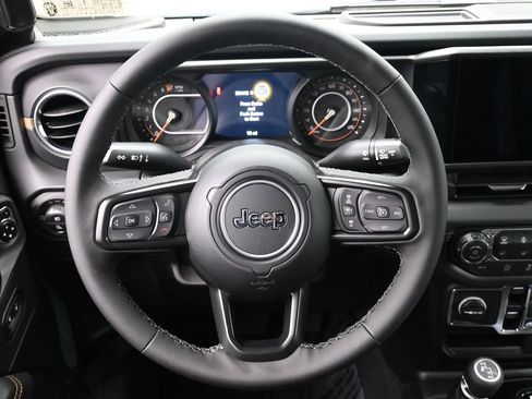 New 2025 Jeep Gladiator Sport AWD/4WD image 18