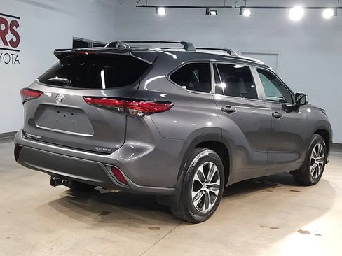Used 2023 Toyota Highlander XLE AWD/4WD image 7